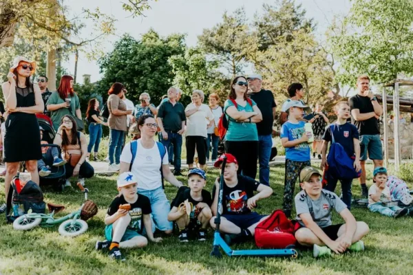 Piknik rodzinny w Zawadzkach – strażacy z Łazisk wśród mieszkańców