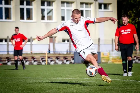 Pogrom w Leśnicy: Sokół rozbił Ruch Steblów 7:0