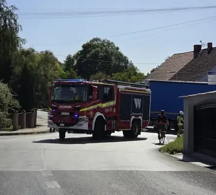 Uszkodzony gazociąg w Leśnicy — interwencja strażaków