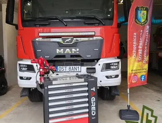WozBud wspiera strażaków z OSP Strzelce Opolskie — nowy wózek narzędziowy trafił do jednostki