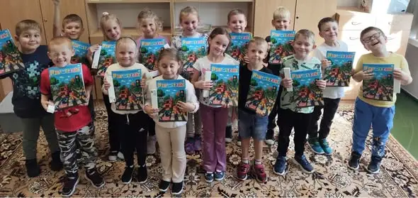 Pierwszaki z Izbicka uczą się bezpieczeństwa na drodze