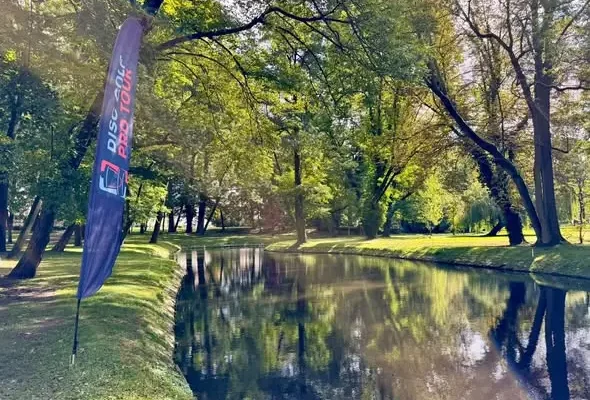 Park Renardów gotowy na disc golfowy weekend. Zawodnicy z wielu krajów zagrają w gminie Strzelce Opolskie