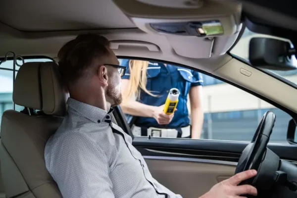 Ponad 2,5 promila alkoholu i jazda motorowerem bez kasku – 52-latek odpowie przed sądem