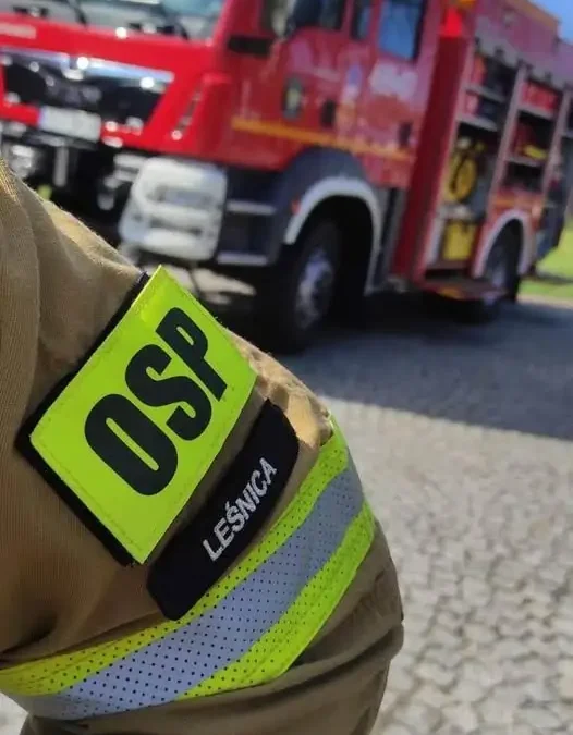 Leśnica: plama substancji ropopochodnej na ulicach Góry Św. Anny i Porębskiej