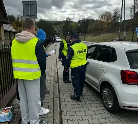 Uczniowie z Bukowiny Tatrzańskiej edukowali kierowców o bezpieczeństwie