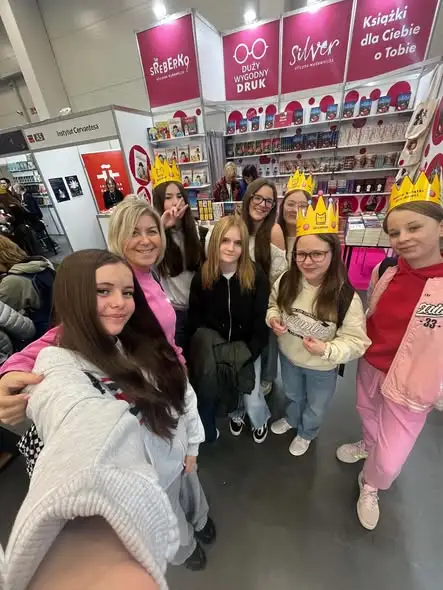 Uczniowie z 7b i 8a na Międzynarodowych Targach Książki w Krakowie