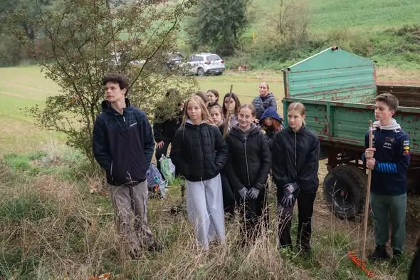 Młodzież porządkuje zapomniane cmentarze żydowskie w gminie Reńska Wieś