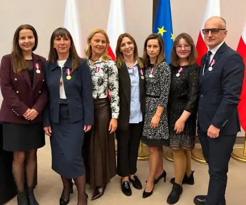 Nauczyciele z powiatu strzeleckiego nagrodzeni podczas wojewódzkiej uroczystości Dnia Edukacji Narodowej